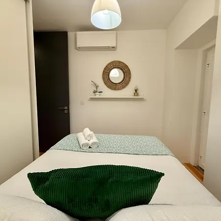 Apartamento Apto Com 2 Quartos *