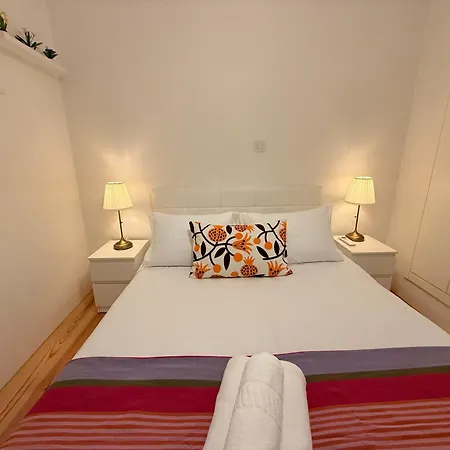 Apto Com 2 Quartos * Lisboa