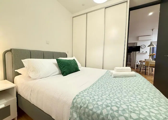 Apto Com 2 Quartos * Lisboa